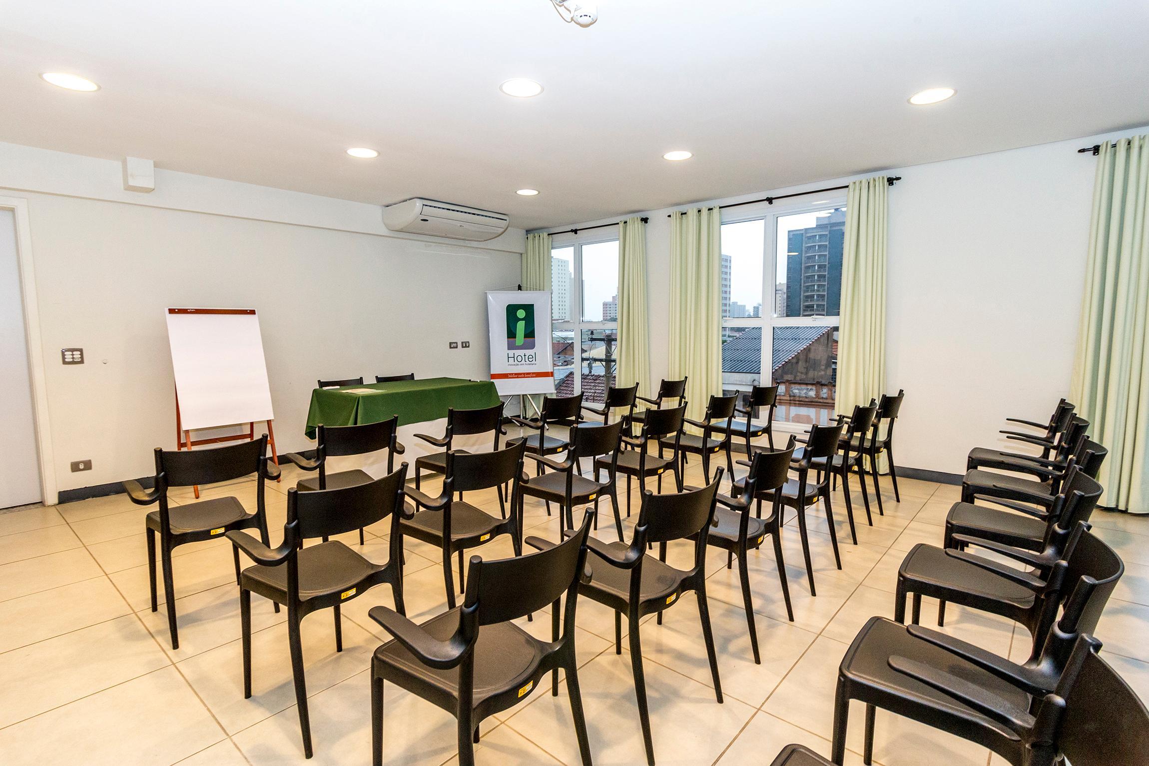 I-Hotel פיראסיסבה מראה חיצוני תמונה
