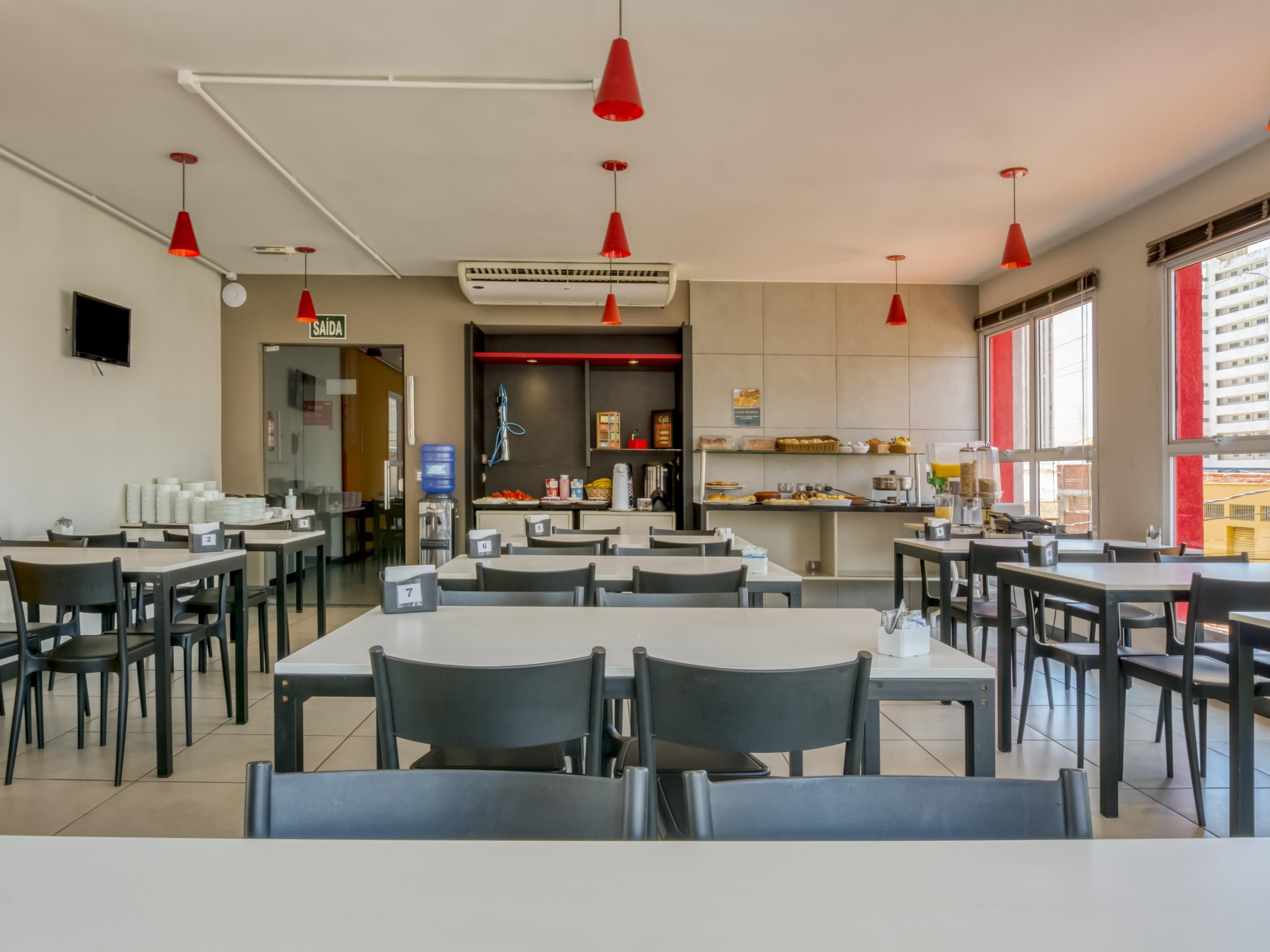 I-Hotel פיראסיסבה מראה חיצוני תמונה