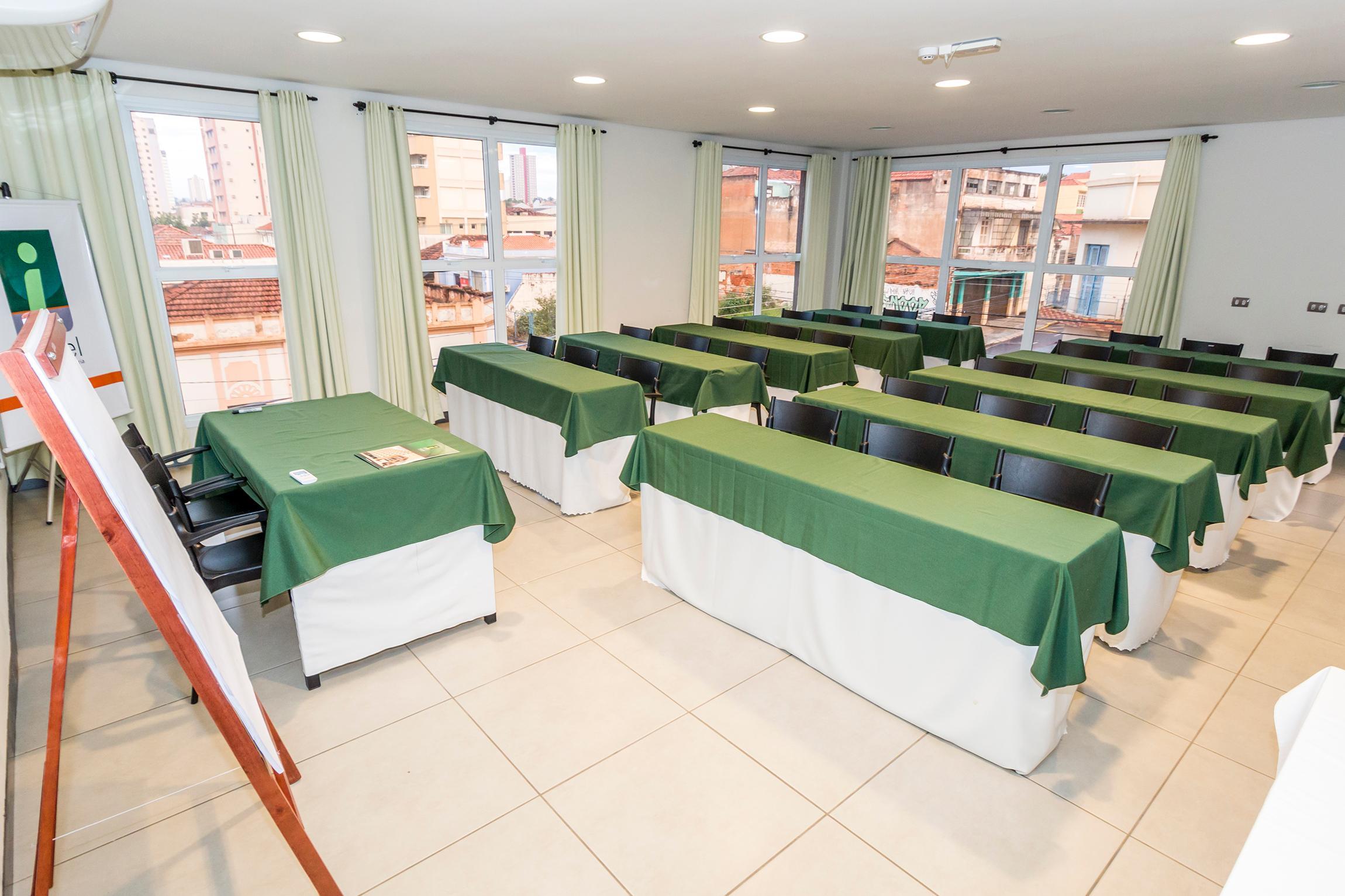 I-Hotel פיראסיסבה מראה חיצוני תמונה