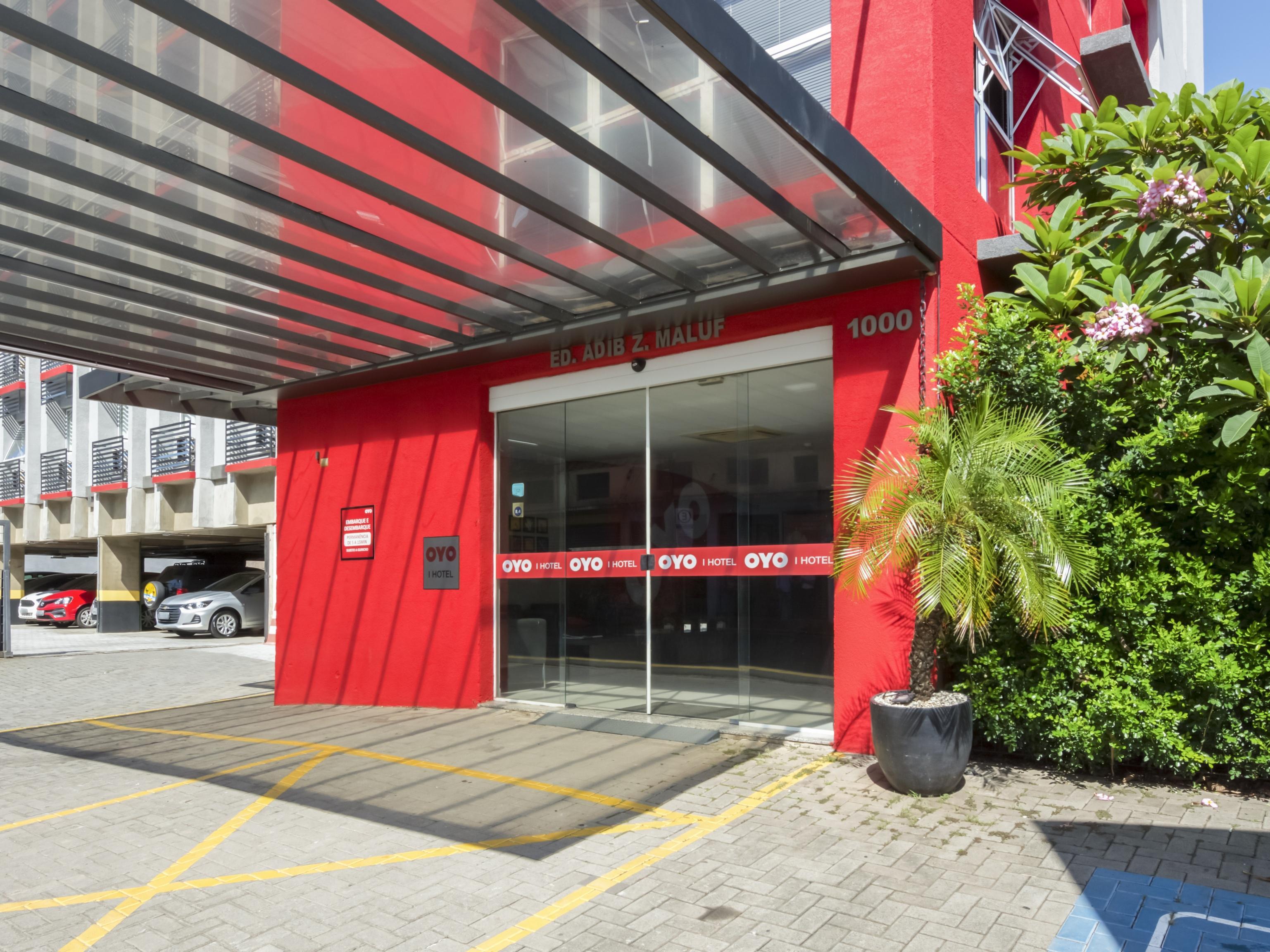 I-Hotel פיראסיסבה מראה חיצוני תמונה