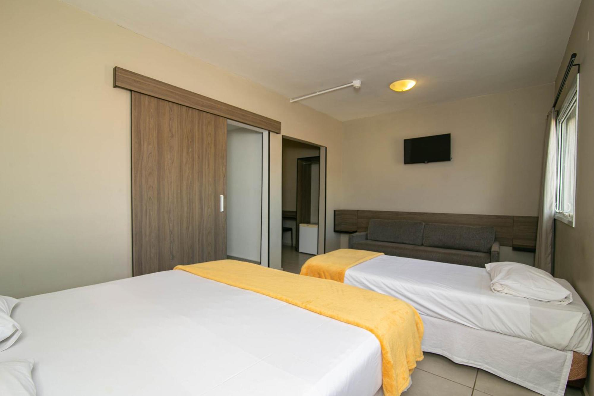 I-Hotel פיראסיסבה מראה חיצוני תמונה