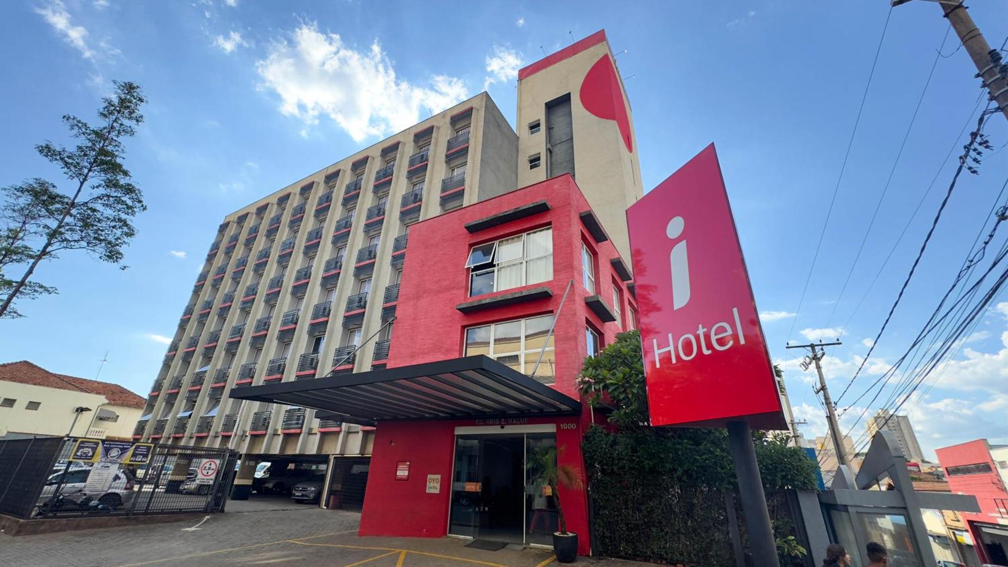 I-Hotel פיראסיסבה מראה חיצוני תמונה