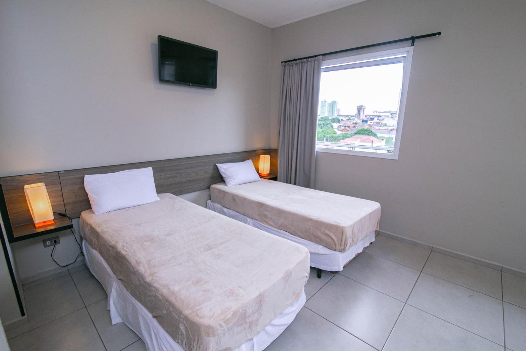 I-Hotel פיראסיסבה מראה חיצוני תמונה