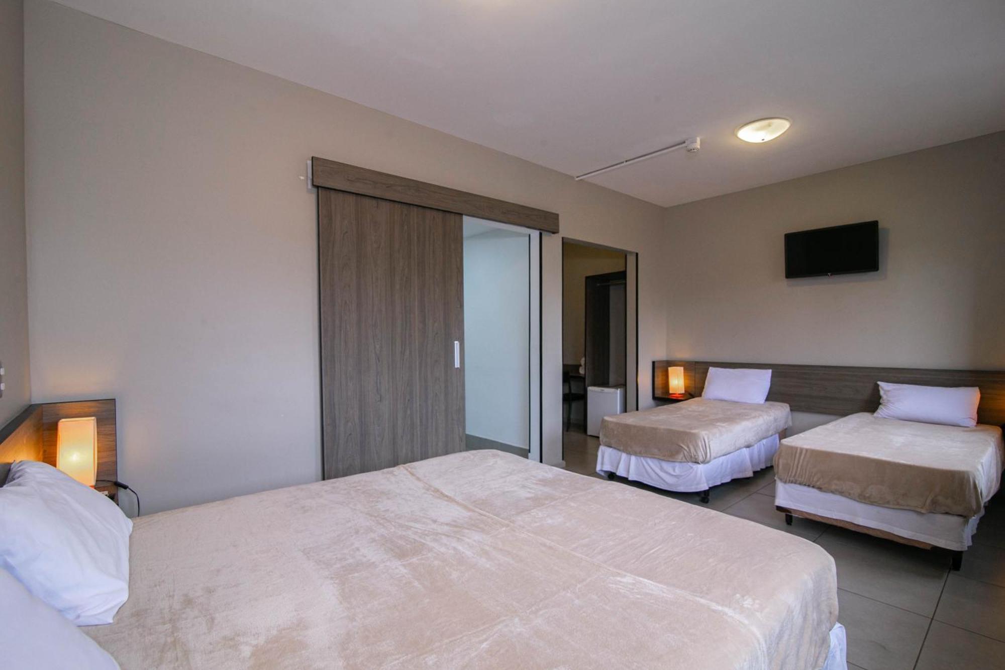 I-Hotel פיראסיסבה מראה חיצוני תמונה