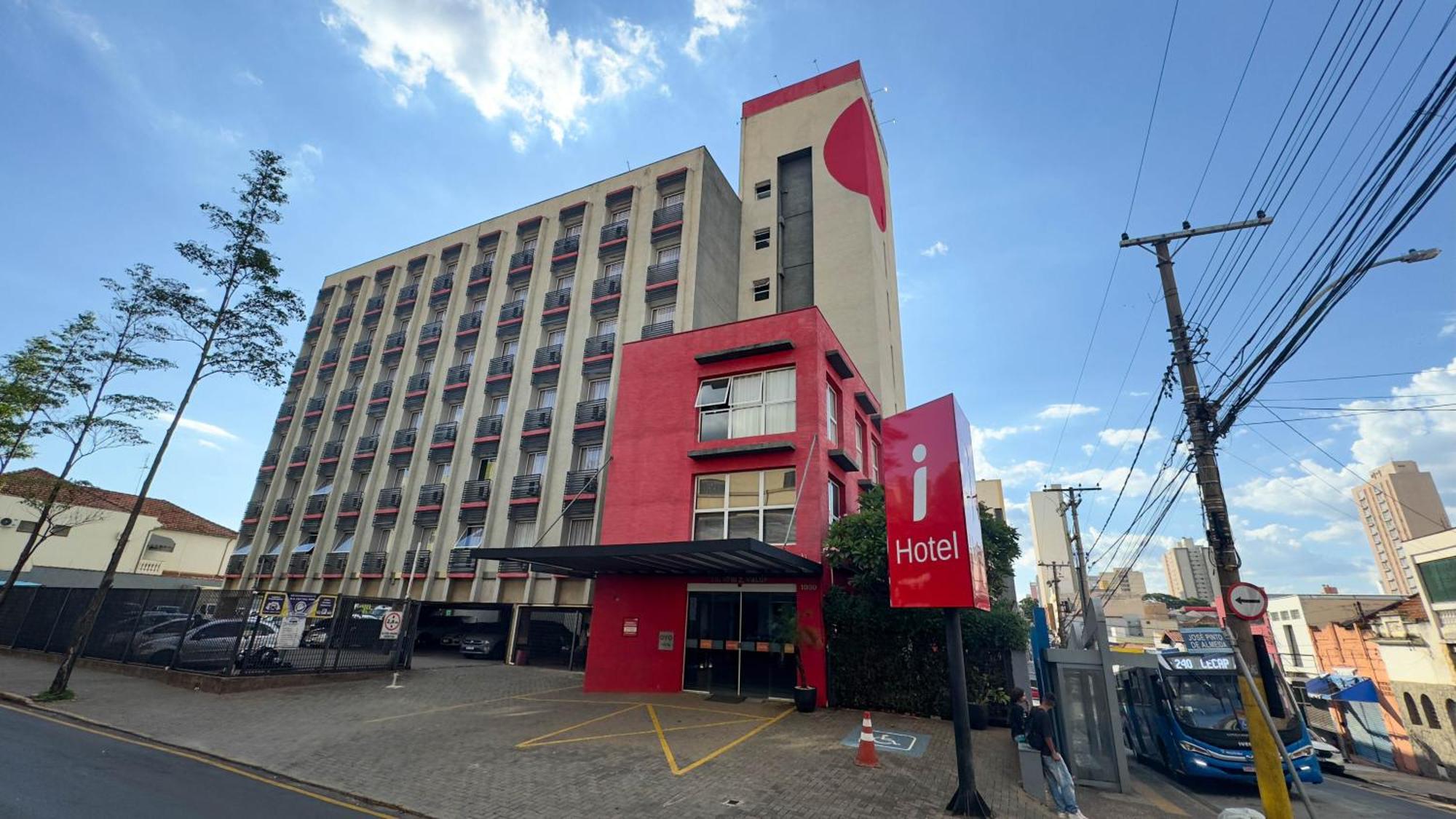 I-Hotel פיראסיסבה מראה חיצוני תמונה