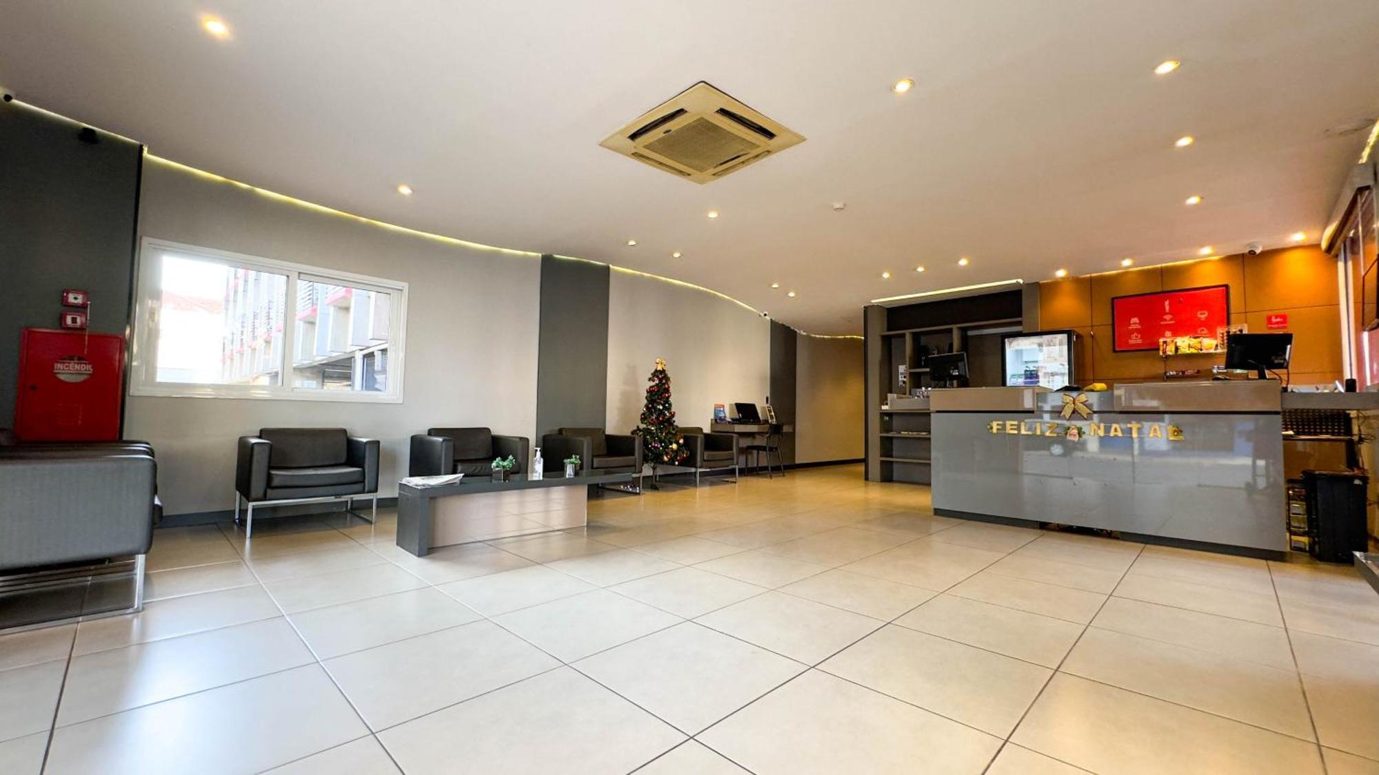 I-Hotel פיראסיסבה מראה חיצוני תמונה